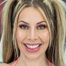 Kat Chase's Instagram, Twitter & Facebook