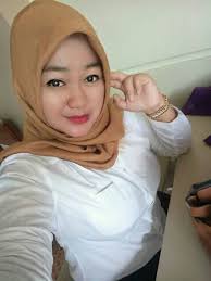 Aku ingin tahu sejauh mana pamanku itu bisa memuaskan dik narti, perempuan yang kuat sekali syahwat hewaniahnya. Ikhwan Yg Tersesat Na Twitteri 25 Ukhti