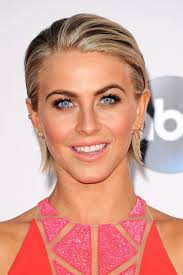 Thick hair can be an obstacle to getting this style right. 20 Flattering Short Hairstyles For Heart Shaped Faces
