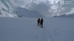 La centrale de réservation des 2 alpes, qu'il s'agisse d'une réservation d'un court séjour au ski, ou située dans le massif de l'oisans, la station de ski des 2 alpes compte 96 pistes pour tous les âges. Hut Hollandiahutte Lotschenhutte Ski Alpinism Skitour Guru