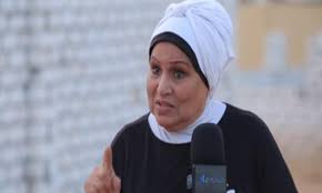 يبدو أنّ الفَنّانة حلا شيحة دائماً ما تُثير الجدل بعد عَودَتِها من الاعتزال ثم زَواجها مؤخراً من الداعية والمنتج معز مسعود، وما حدث مؤخراً من عدم الترويج لفيلمها الأخير «مش أنا» الذي بدأ عرضه في عدد من العواصم العربية. Ø²ÙˆØ¬ Ø§Ù„ÙÙ†Ø§Ù†Ø© ÙØªØ­ÙŠØ© Ø·Ù†Ø·Ø§ÙˆÙŠ ÙŠÙƒØ´Ù Ø§Ù„Ù„Ø­Ø¸Ø§Øª Ø§Ù„Ø£Ø®ÙŠØ±Ø© Ù‚Ø¨Ù„ ÙˆÙØ§ØªÙ‡Ø§ Ù„Ù‡Ù„ÙˆØ¨Ù‡