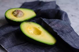 Ma non solo, l'avocado potete consumarlo a colazione sotto forma di frullati o in toast fantasiosi. Manuale Dell Avocado Perche Mangiarlo E Come Mangiarlo Agrodolce