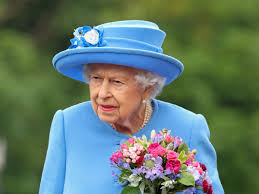 Ettåring hylles av dronning elizabeth etter dette. Dronning Elizabeth Her Fjernes Dronninga
