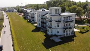 It is a forest bar, lounge restaurant, outdoor barbecue , you would not expect it. Heiligendamm Zwischen Luxus Und Baustelle Ndr De Fernsehen Sendungen A Z Die Nordstory