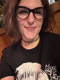 You wish you were as cool as her 🔊 🎼 🎣 🎸