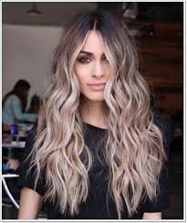 Wavy hair can look very chic with the right hairstyle. Wavy Hairstyles That Make You Look Stunning Every Day