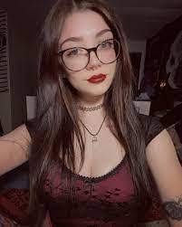 Lily Herron's Instagram, Twitter & Facebook