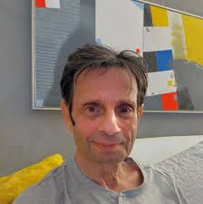 What style of fret press is preferred for homemade bass and guitar building?