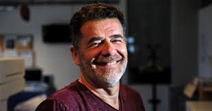 El conductor radial y televisivo julián weich se trasladó de manera particular a un centro sanitario el conductor de televisión y radio julián weich fue internado por covid este miércoles por la tarde. Julian Weich Todos Quieren Ser Tan Lindos Como En Instagram Y Es Una Mentira