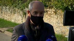 Bernard tapie, né le dans le 20e arrondissement de paris, est un homme d'affaires et homme politique français. A J Ig2onfdkbm
