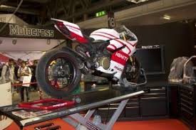 Commonly called a motorcycle workbench or motorbike bench, they enable you to roll your bike on, clamp the front wheel in place and then lift the bench to enable you to get better and easier access to. Diy Motorcycle Lift Build Your Own Table Made Out Of Wood Step By Step Guide