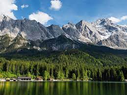 Am tag bildet deutschlands höchster berg, die zugspitze, den natürlichen hintergrund für ihren aufenthalt im loisachtal. Lage Anfahrt Und Parken Am Eibsee Der Eibsee