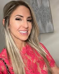 Kellie Fay's Instagram, Twitter & Facebook