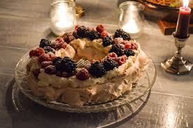Best christmas desserts mary berry from 25 best ideas about christmas cakes on pinterest. Mary Berry S Pavlova Christmas Pavlova Mary Berry Pavlova