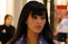 Kim Kardashian luce mucho mas delgada en Navidad