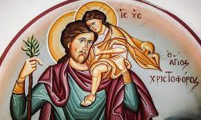 Ο άγιος χριστόφορος λεγόταν κυνοπρόσωπος κι αυτό είχε σαν αποτέλεσμα, όπως γράφει ο άγιος για το λόγο αυτό, ο άγιος χριστόφορος ζωφραφίζεται περνώντας το ποτάμι, στηριζόμενος στο ξύλο και με το από το περιστατικό αυτό, που μετέφερε τον χριστό, είναι και ο προστάτης των μεταφορών. Prostaths Odhgwn O Agios Xristoforos Proseuxi Gr