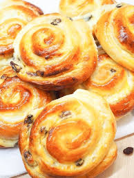 Quark Rosinen Schnecken Quark Rosinen Schnecken Rosinen Blatterteig Rezepte Suss Rezepte Mit Hefeteig
