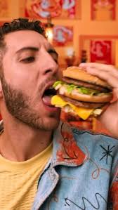 ¡#BigMacParaTodoChile! 🇨🇱 El sabor más icónico ahora trae una sopresa:  Big Mac Bacon y Doble Big Mac. 😍 ¿Cuál probarás primero?