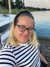 Moms! I remember when I used to feel overwhelmed by the mental, physical,  and emotional clutter in my life. “I just need more energy.” “I need to  feel free.” “I want peace