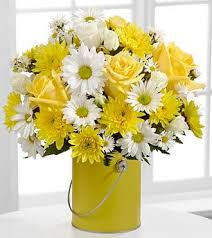 Free Giveaway Mothers Day Bouquet A 40 Value Enter Here Http Www Giveawaytab Com Mo Send Flowers Online Yellow Flower Arrangements Flowers Delivered