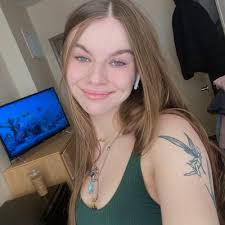 Nadia Hull (@nadsshull)