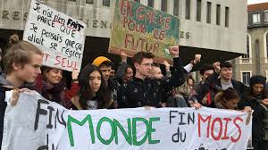 Ils étaient 12.500 à manifester ce matin à bruxelles. Clermont Ferrand Les Jeunes Preparent Les Slogans De La Manifestation Pour Le Climat
