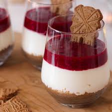 Spekulatius Dessert Mit Himbeeren Nachtisch Zu Weihnachten Weihnachtsessen Dessert Weihnachtsessen Nachtisch Dessert Rezepte Einfach