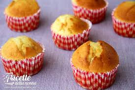 Scopri come realizzare dei morbidi muffin alla marmellata, un dolce goloso perfetto da gustare al primo risveglio o a merenda. Muffin Alla Vaniglia Ricette Della Nonna