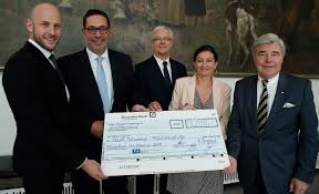 Aachener straße 2, 40223 düsseldorf 2,1 km. Izi Spendet 3 000 Euro Fur Fluchtlingshilfe Presse Deutsche Bank Dusseldorf