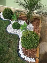 24 A Vice Nejlepsi Bile Pebble Zahradni Napady A Navrhy Pro Rok 2020 Pred Domem Ter Front Yard Landscaping Design Small Balcony Garden Front Garden Landscape
