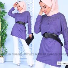 Tunik Cepsiz Ve Dugmesiz Model Olmakla Birlikte Yazlik Kumas Yapisina Sahiptir Yakasi Ve Kollari Inci Suslemeli Olan Mor Renkli Tuni Moda Stilleri Triko Tunik