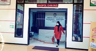 Siloam hospitals telah menyerahkan kasus ini kepada pihak kepolisian untuk mengusut tuntas kejadian kekerasan yang menimpa perawat kami, serta menindak pelaku kekerasan kepada perawat kami. Kasus Perawat Hajar Dokter Di Lumajang Korban Diperiksa Inspektorat 2 Kali Proses Hukum Berlanjut Memontum Com