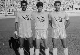 معنای قرن یا سده، یکصد سال است. ØµØ­ÙŠÙØ© Ø§Ù„Ø£ÙŠØ§Ù… Ù…Ø§Ø¬Ø¯ Ø¹Ø¨Ø¯Ø§Ù„Ù„Ù‡ ÙŠÙƒØ±Ù… Ø¨Ø¹Ø¯ Ø¹Ø´Ø±Ø© Ø£Ø¹ÙˆØ§Ù… Ø¹Ù„Ù‰ Ø§Ø¹ØªØ²Ø§Ù„Ù‡