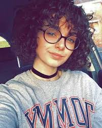 Bangs With Curly Hair And Glasses Cute Short Curly Hairstyles For Sweet View Kurze Lockige Frisuren Lockige Frisuren Kurze Locken