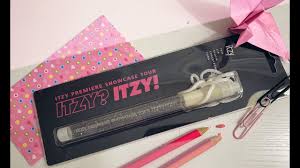 We are the best kpop light stick shop offering the unique collection of merchandise for men and women online. Itzy Showcase Tour Lightstick Unboxing Youtube