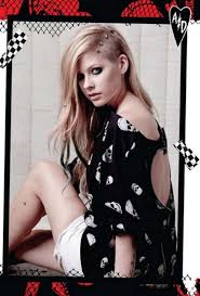 Résultat de recherche d'images pour "avril lavigne hot"