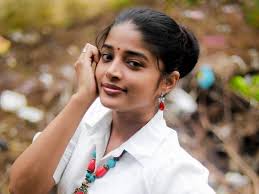 Are there any Tamil-origin actresses (both mother and father are Tamil) in  Kollywood except Tamil Brahmins?