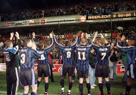 De kampioen aast op een eerste aanvallende toptransfer en heeft een bod uitgebracht op mohamed. Club Brugge In 1998 Kampioen Nog Voor De Match In Anderlecht Wie Zegt Dat Het Bij Een Glas Bleef Is Het Of Vergeten Of Liegt Jupiler Pro League Hln Be