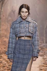 You can even look for a few pictures. Bella Hadid Und Hailey Baldwin Bareface Auf Der Paris Fashion Week Grazia Deutschland