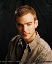 David Gallagher As Simon Camden Is Lesliee S Ex Boyfriend He S Also The Fourth Child And Second Son To Eric Camden And His W Good Looking Men David Family Tv