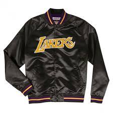 Unter einem bestellwert von 30 € belaufen sich die versandkosten auf 5,99 € (dpd)/ 5,99 € (dhl) pro bestellung. Los Angeles Lakers Mitchell Ness Team Lightweight Satin Jacke