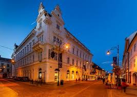 Casa luxemburg offers 10 accommodations with minibars and coffee/tea makers. Die 10 Besten Gunstige Hotels Sibiu 2021 Mit Preisen