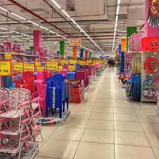 Σε συνέχεια πρόσφατων δημοσιευμάτων αναφορικά με την προοπτική του ομίλου jumbo να επεκταθεί στην κατηγορία των σούπερ μάρκετ, η εταιρία επισημαίνει ότι ουδεμία πρόθεση έχει να αλλάξει το υφιστάμενο προϊοντικό μίγμα της και δεν προτίθεται να εισέλθει στην αγορά των τροφίμων, στην. Photos At Jumbo Toy Game Store