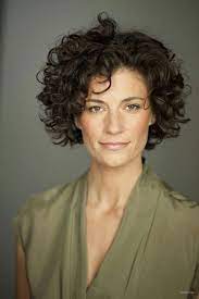 40 Most Amazing Curly Short Hairstyles For Women To Try In 2019 11 Jandajoss Me Curlyhairstyles2019 Curly Hair Styles Thick Hair Styles Short Curly Haircuts