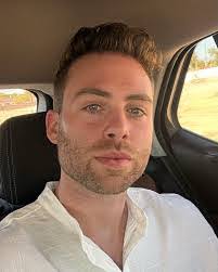 Greg Ashford's Instagram, Twitter & Facebook