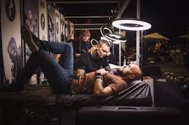 Bli tatuerad av världsartister på Nordic InkFestival