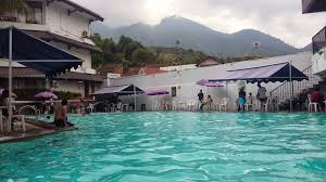 Jejak Tak Berujung Kolam Renang Tirtagangga Di Kaki Gunung Guntur Berkadar Magnesium Sulfat