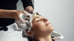 While using a spray if necessary, it is best to spray from a distant so that it does not affect the roots. How To Solve Greasy Hair In Autumn And Winter