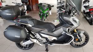 It's about the indomitable spirit, a sense of exploration, and a build quality that will stand the test of time. Honda X Adv 750 Travel Pack Youtube