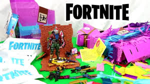 The fortnite jumbo llama loot pinata is bursting open with 100 pieces including exclusive 4 frozen raven and ice king action. Fortnite Llama Drama Loot Pinata Review Jazwares Toys Youtube